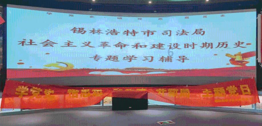 焦恩俊的眼睛好奇怪