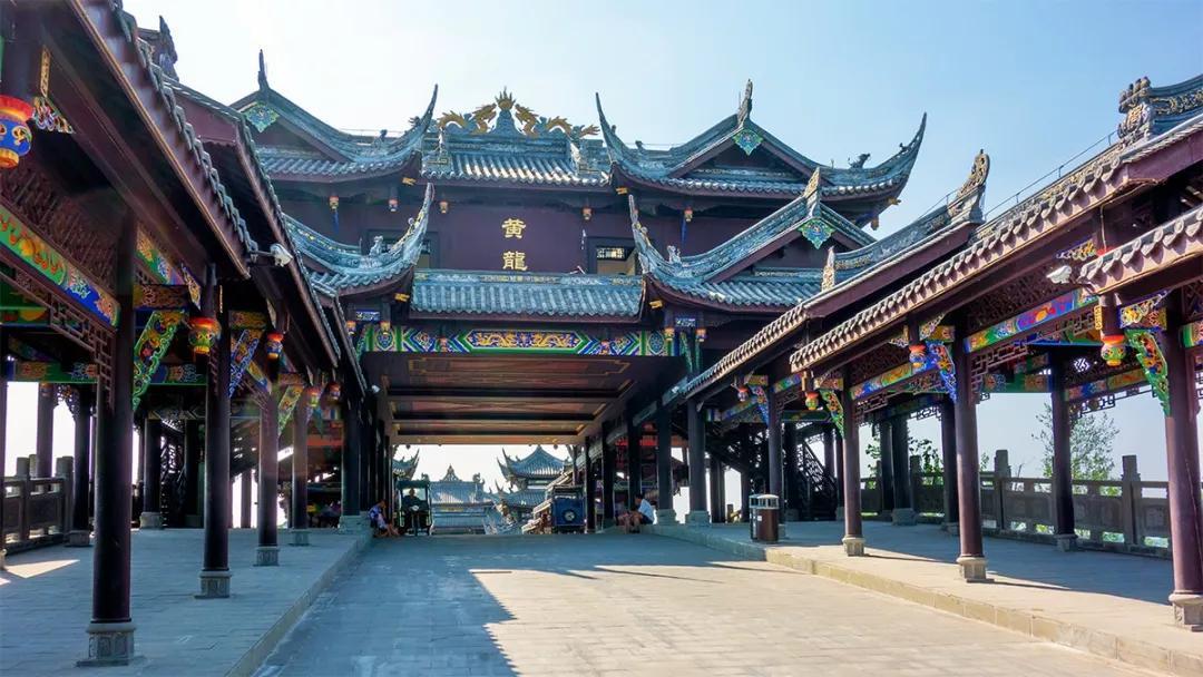 一间拥挤的教室英语？